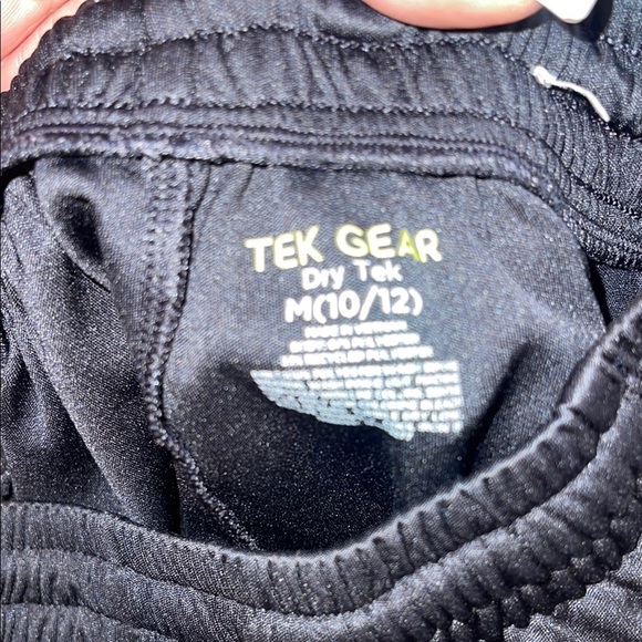 Levi's Red Sweatshirt and Black Red Shorts Boys Bundle Size 10 12 - Picture 5 of 13